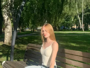 Саровская выпускница Арина Пестряева покорила сразу две вершины — набрала по 100 баллов на ЕГЭ по физике и русскому языку. Это огромный труд, талант и упорство. Поздравляем!