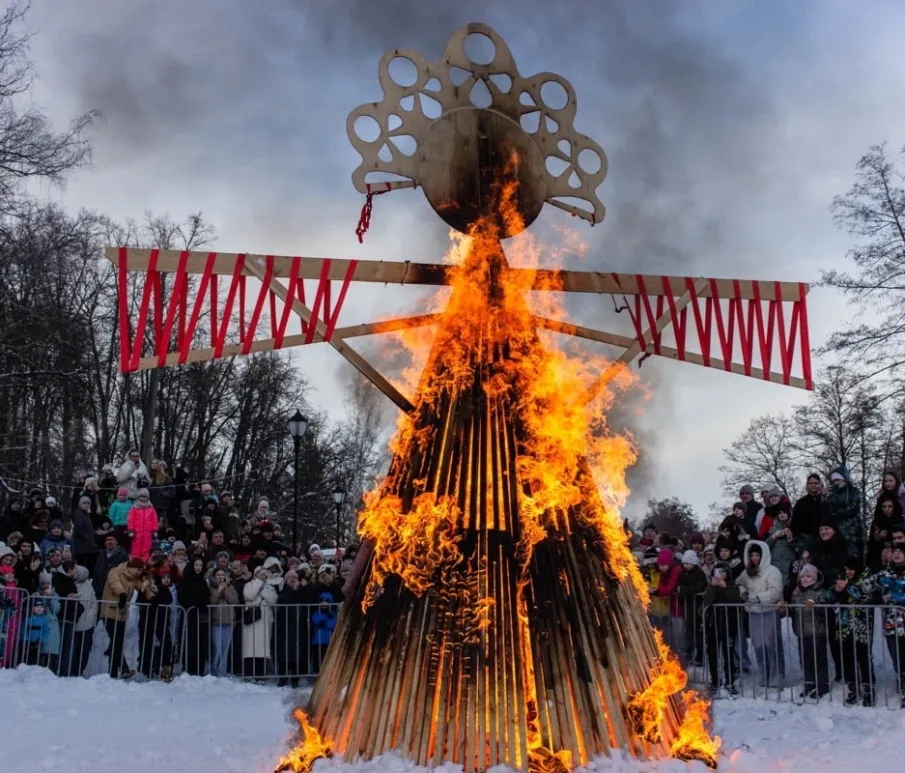 Сотни саровчан стали участниками масленичных гуляний в минувшие выходные.